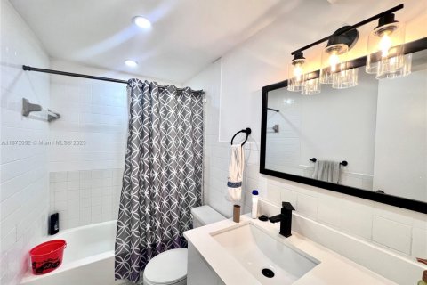 Condominio en alquiler en Fort Lauderdale, Florida, 2 dormitorios, 82.5 m2 № 1922775 - foto 5