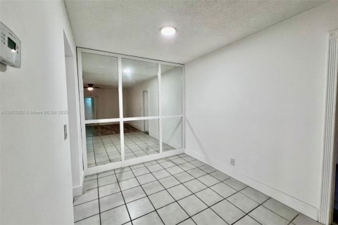 Condominio en alquiler en Fort Lauderdale, Florida, 2 dormitorios, 82.5 m2 № 1922775 - foto 20