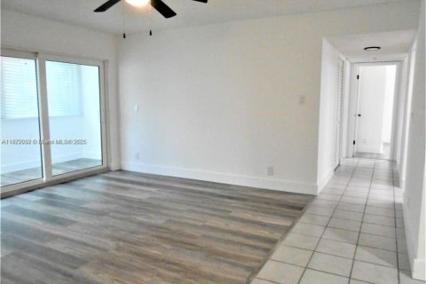 Condominio en alquiler en Fort Lauderdale, Florida, 2 dormitorios, 82.5 m2 № 1922775 - foto 3