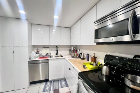 Condominio en alquiler en Fort Lauderdale, Florida, 2 dormitorios, 82.5 m2 № 1922775 - foto 1