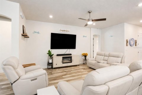 House in Sarasota, Florida 3 bedrooms, 207.26 sq.m. № 2196829 - photo 17
