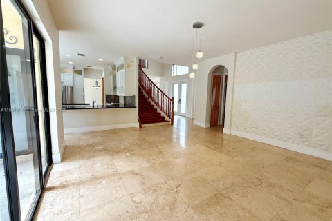 House in Cutler Bay, Florida 5 bedrooms, 369.94 sq.m. № 1953317 - photo 5