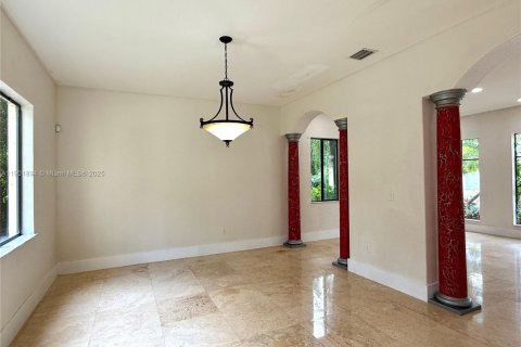 House in Cutler Bay, Florida 5 bedrooms, 369.94 sq.m. № 1953317 - photo 12