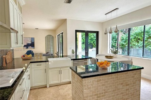 House in Cutler Bay, Florida 5 bedrooms, 369.94 sq.m. № 1953317 - photo 9