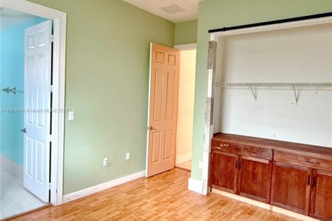 House in Cutler Bay, Florida 5 bedrooms, 369.94 sq.m. № 1953317 - photo 23