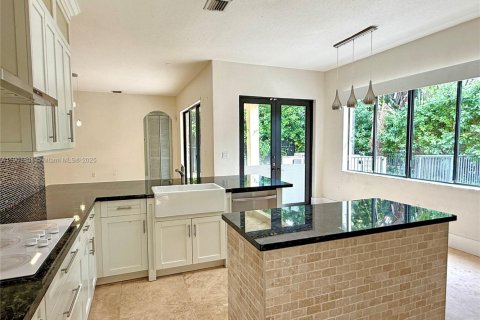 House in Cutler Bay, Florida 5 bedrooms, 369.94 sq.m. № 1953317 - photo 10