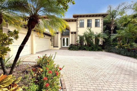 House in Cutler Bay, Florida 5 bedrooms, 369.94 sq.m. № 1953317 - photo 1