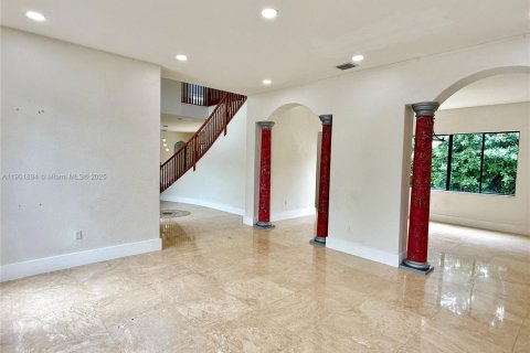 House in Cutler Bay, Florida 5 bedrooms, 369.94 sq.m. № 1953317 - photo 16