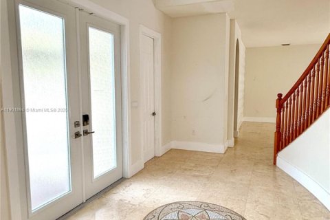 House in Cutler Bay, Florida 5 bedrooms, 369.94 sq.m. № 1953317 - photo 17