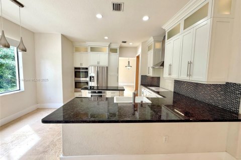 House in Cutler Bay, Florida 5 bedrooms, 369.94 sq.m. № 1953317 - photo 6