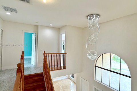 House in Cutler Bay, Florida 5 bedrooms, 369.94 sq.m. № 1953317 - photo 26