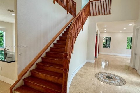 House in Cutler Bay, Florida 5 bedrooms, 369.94 sq.m. № 1953317 - photo 25