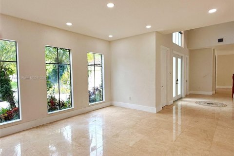 House in Cutler Bay, Florida 5 bedrooms, 369.94 sq.m. № 1953317 - photo 15