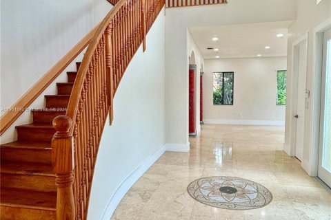 House in Cutler Bay, Florida 5 bedrooms, 369.94 sq.m. № 1953317 - photo 24