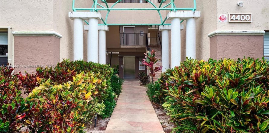 Condo à Coconut Creek, Floride, 3 chambres  № 2014386