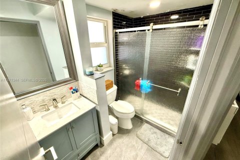 Condo in Miami, Florida, 2 bedrooms  № 2033589 - photo 3