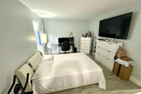 Condo in Miami, Florida, 2 bedrooms  № 2033589 - photo 6