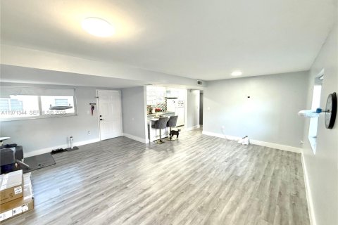 Condo in Miami, Florida, 2 bedrooms  № 2033589 - photo 4