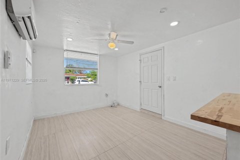 House in West Park, Florida 4 bedrooms, 102.19 sq.m. № 2032108 - photo 25