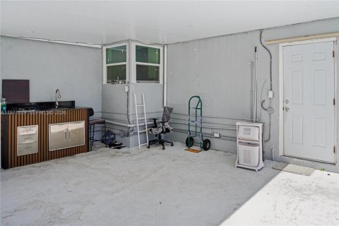 House in West Park, Florida 4 bedrooms, 102.19 sq.m. № 2032108 - photo 9