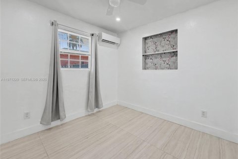 House in West Park, Florida 4 bedrooms, 102.19 sq.m. № 2032108 - photo 30