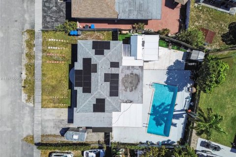 House in West Park, Florida 4 bedrooms, 102.19 sq.m. № 2032108 - photo 4