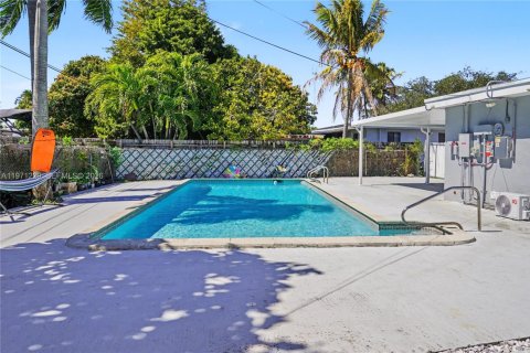 House in West Park, Florida 4 bedrooms, 102.19 sq.m. № 2032108 - photo 12