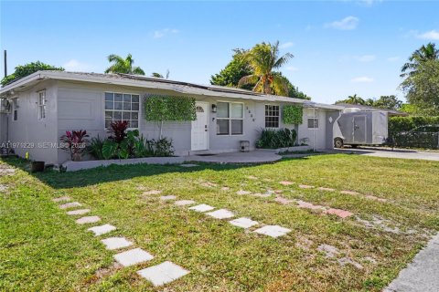 House in West Park, Florida 4 bedrooms, 102.19 sq.m. № 2032108 - photo 16