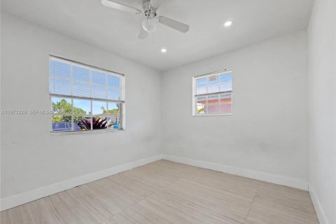 House in West Park, Florida 4 bedrooms, 102.19 sq.m. № 2032108 - photo 28