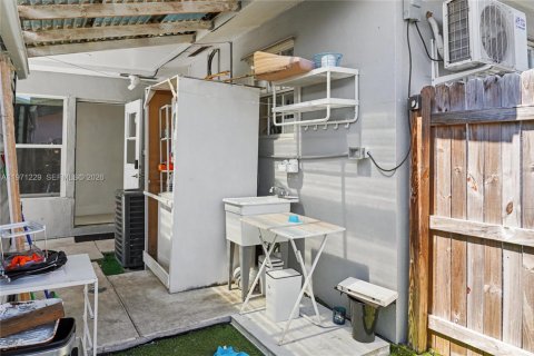 House in West Park, Florida 4 bedrooms, 102.19 sq.m. № 2032108 - photo 15