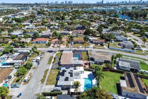 House in West Park, Florida 4 bedrooms, 102.19 sq.m. № 2032108 - photo 5