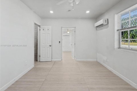 House in West Park, Florida 4 bedrooms, 102.19 sq.m. № 2032108 - photo 23