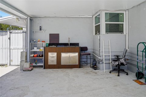 House in West Park, Florida 4 bedrooms, 102.19 sq.m. № 2032108 - photo 13