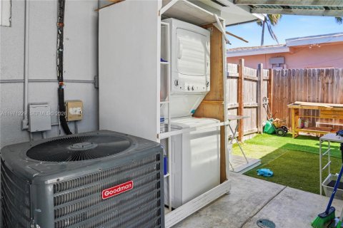 House in West Park, Florida 4 bedrooms, 102.19 sq.m. № 2032108 - photo 14