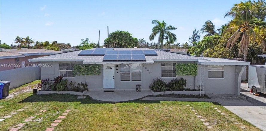 House in West Park, Florida 4 bedrooms, 102.19 sq.m. № 2032108