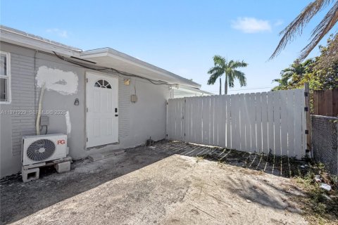 House in West Park, Florida 4 bedrooms, 102.19 sq.m. № 2032108 - photo 26