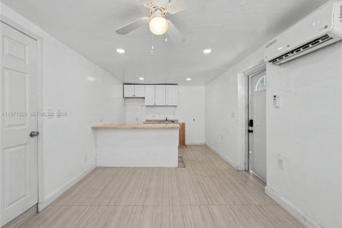 House in West Park, Florida 4 bedrooms, 102.19 sq.m. № 2032108 - photo 24