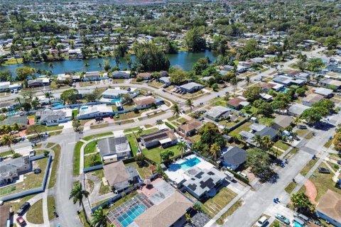 House in West Park, Florida 4 bedrooms, 102.19 sq.m. № 2032108 - photo 6