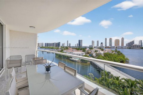Condominio en venta en Aventura, Florida, 3 dormitorios, 263.84 m2 № 1928690 - foto 3