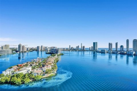 Condominio en venta en Aventura, Florida, 3 dormitorios, 263.84 m2 № 1928690 - foto 2