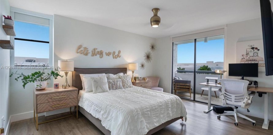 Condominio en Miami Beach, Florida, 2 dormitorios  № 2346916