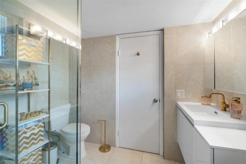Condominio en venta en Miami Beach, Florida, 2 dormitorios, 93.83 m2 № 2346916 - foto 11