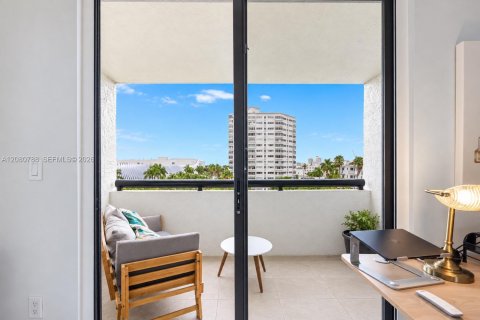 Condominio en venta en Miami Beach, Florida, 2 dormitorios, 93.83 m2 № 2346916 - foto 5