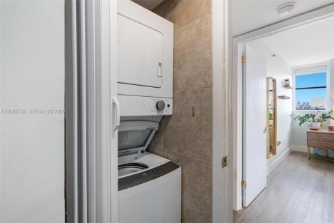 Condominio en venta en Miami Beach, Florida, 2 dormitorios, 93.83 m2 № 2346916 - foto 24