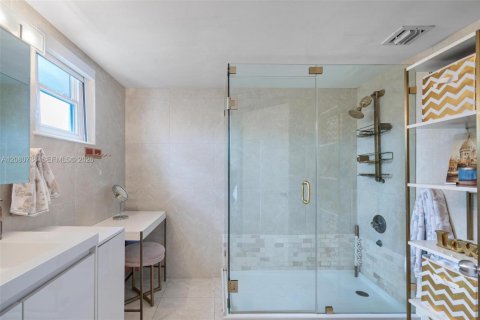 Condominio en venta en Miami Beach, Florida, 2 dormitorios, 93.83 m2 № 2346916 - foto 10
