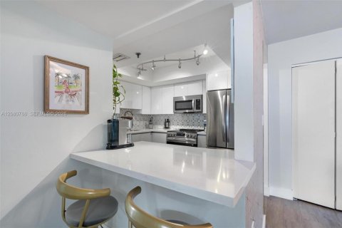 Condominio en venta en Miami Beach, Florida, 2 dormitorios, 93.83 m2 № 2346916 - foto 13