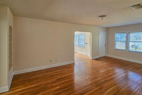House in Saint Petersburg, Florida 2 bedrooms, 111.2 sq.m. № 2125450 - photo 28