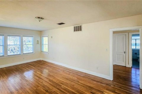 House in Saint Petersburg, Florida 2 bedrooms, 111.2 sq.m. № 2125450 - photo 14