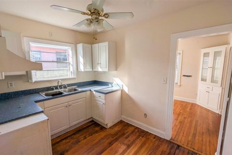 House in Saint Petersburg, Florida 2 bedrooms, 111.2 sq.m. № 2125450 - photo 11