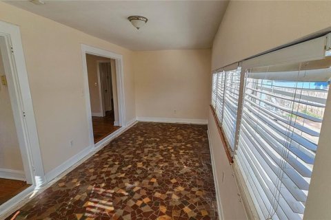 House in Saint Petersburg, Florida 2 bedrooms, 111.2 sq.m. № 2125450 - photo 13
